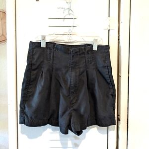 New WOT Ambercrombie & Fitch pleated shorts